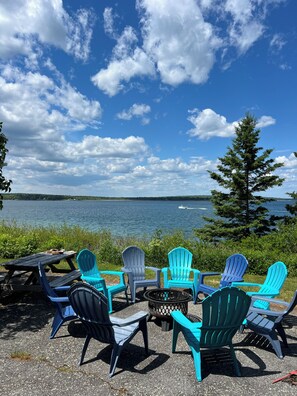 Property grounds - Oceanfront Cottage & Guest House, Private Beach, 3 Miles to Acadia National Park (Bar Harbor)