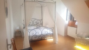 4 bedrooms, iron/ironing board, WiFi, bed sheets - Comfortable Villa with 4 Bedrooms, Nature and Calm near Paris (Pontault-Combault)