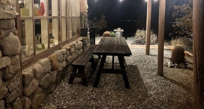 Midcentury homestead with stunning views between Palms Springs and Joshua Tree
