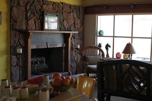 Interior - Midcentury homestead with stunning views between Palms Springs and Joshua Tree (Whitewater)