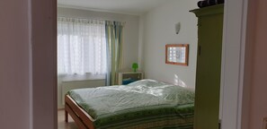 2 عدّة غرف نوم ومكواة/لوح كي وواي فاي مجانًا وملاءات أسرّة