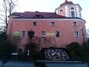 Exterior - Happy Days, apartment with lawn terrace & separate access in the border triangle (Seifhennersdorf)