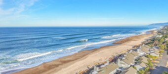 Experience the Beach-Pet Friendly Ocean View 3 Bedroom Cottage in Depoe Bay!