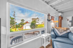 Smart TV, fireplace, DVD player, books