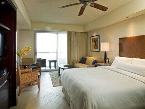 1 slaapkamer, een kluis op de kamer, een strijkplank/strijkijzer, wifi