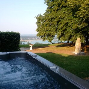 Outdoor spa tub - Domain House - Landin Castle (LE LANDIN)