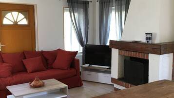 Flat-screen TV, fireplace