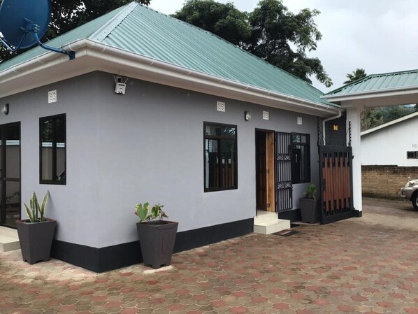 Exterior - Medan Lodge Apartment 6 - Sound of Your Stay (Arusha)