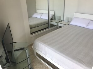 1 室のベッドルーム、WiFi、ベッドシーツ、車椅子でアクセスできる設備
