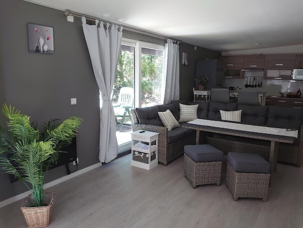 Smart TV y chimenea 