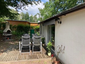 Outdoor dining - Forest house on a large plot (Zichtau)
