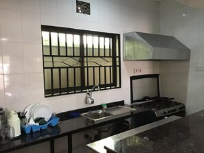 Fridge, toaster - Medan Lodge Apartment 4 - Sound of Your Stay (Arusha)