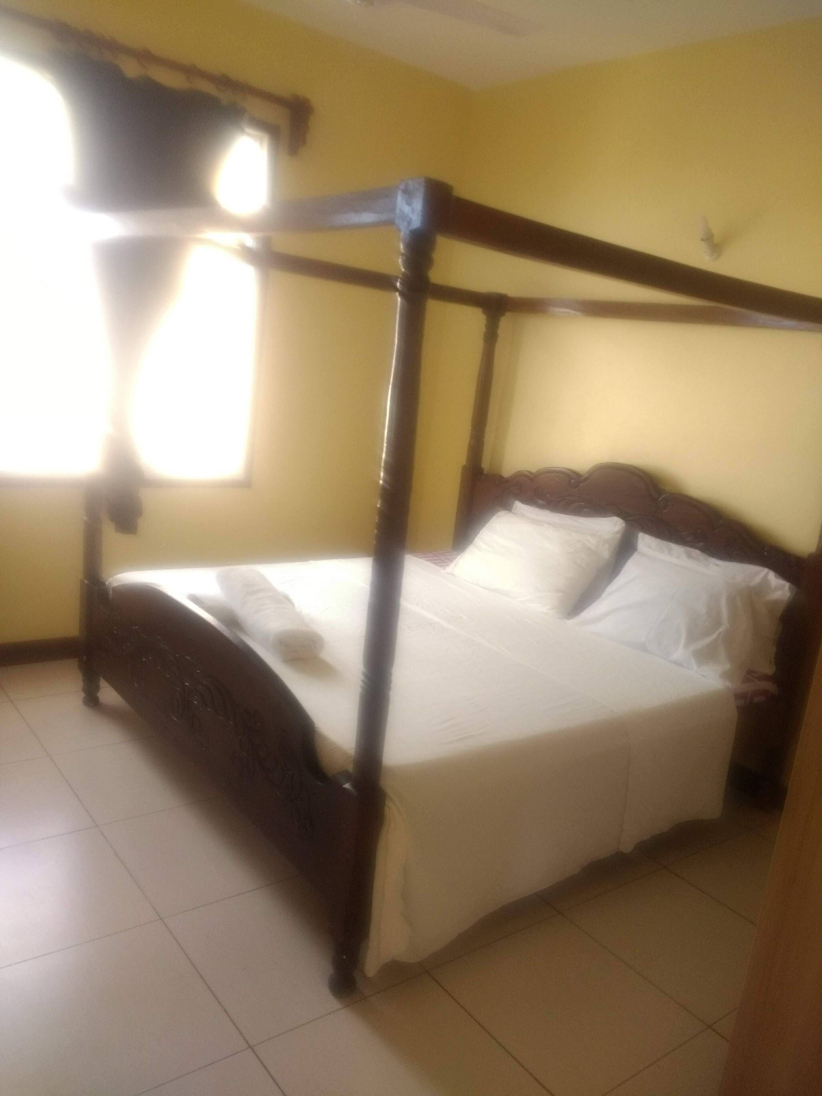 2 bedrooms, iron/ironing board, internet, wheelchair access