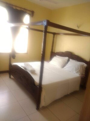 2 habitaciones, tabla de planchar con plancha y internet 