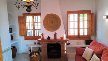 Télévision, cheminée