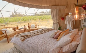 Telt – panorama, 1 soverom, utsikt mot vingård (Outdoor Tub,  Amarone Glampers Dome) | Minibar, individuelt dekorert, individuelt innredet og blendingsgardiner