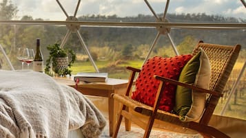 Panoramic-Zelt, 1 King-Bett, Blick auf den Weinberg (The Pinot Glampers Dome)