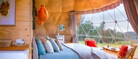 Panoramic-Zelt, 1 King-Bett, Blick auf den Weinberg (The Pinot Glampers Dome)