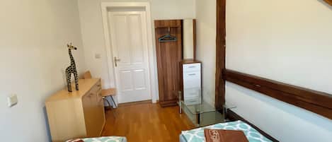 3 bedrooms, WiFi, bed sheets
