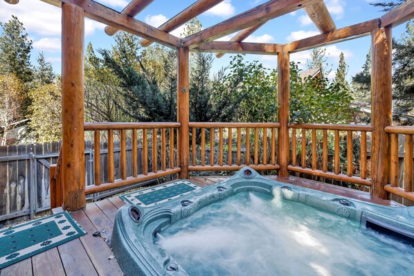 Outdoor spa tub - Knotty AND Nice #177 (Big Bear Lake)
