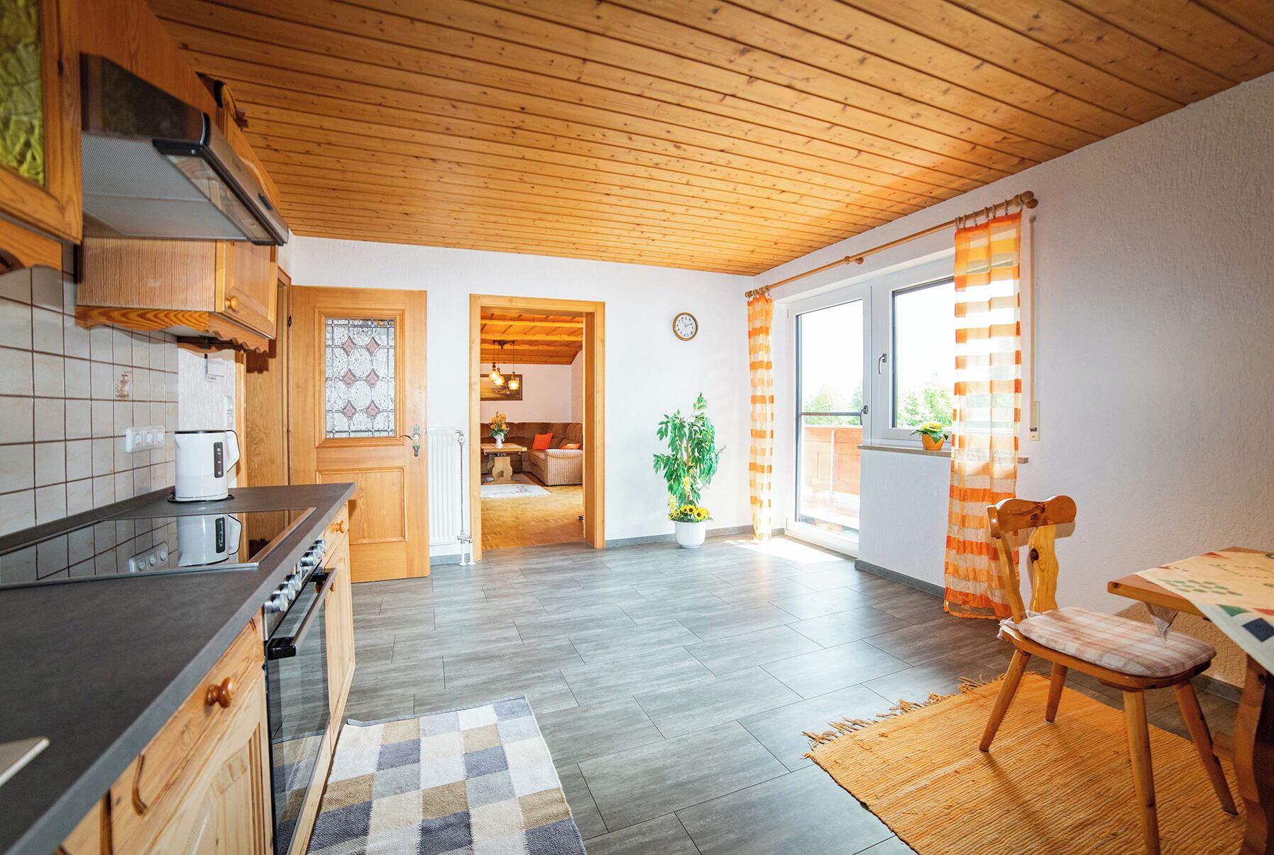 冰箱、微波炉、烤箱、炉灶