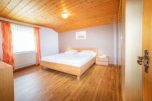 2 bedrooms, WiFi, bed sheets