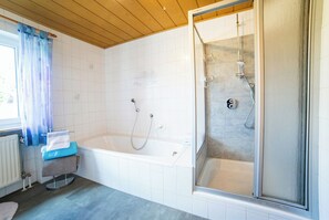 Baignoire, serviettes fournies