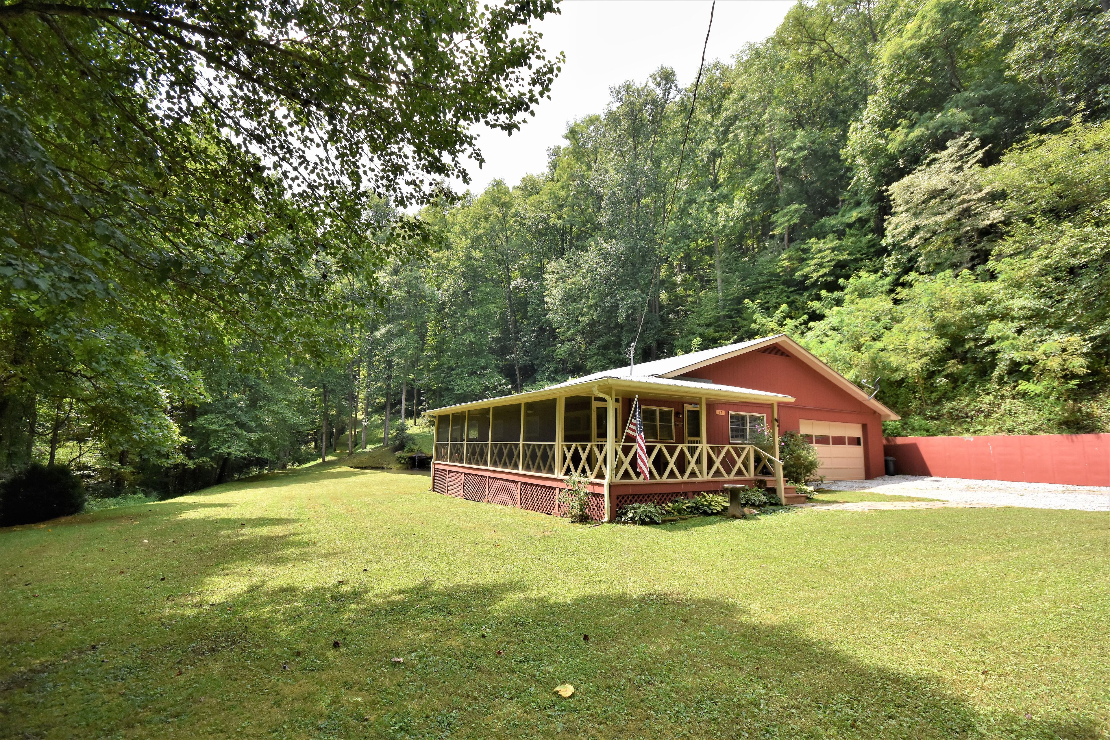 Natural Waterfall, Pond, and 2 1/2 acres of dog paradise!