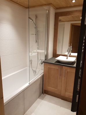 Bañera y toallas