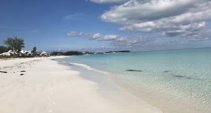 Villaâs Edge Beach Villa, Great Harbour Cay