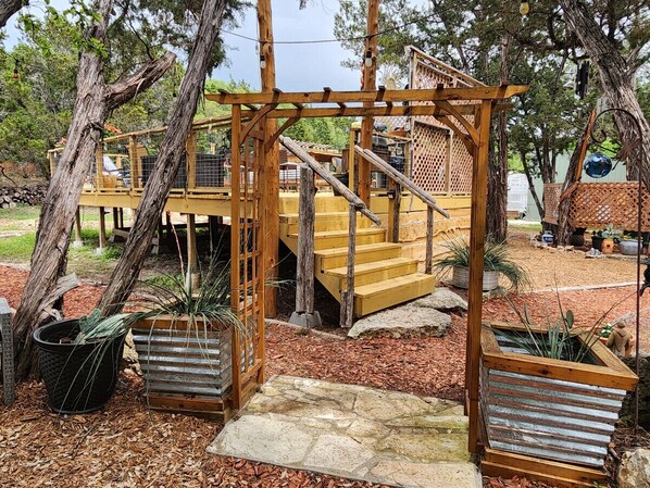 Property grounds - Home Sweet TEXAS Home Lodge Style Home Hot Tub Outdoor Kitchen with Eating Area and Propane Fire Pit (Wimberley)