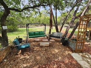 Property grounds - Home Sweet TEXAS Home Lodge Style Home Hot Tub Outdoor Kitchen with Eating Area and Propane Fire Pit (Wimberley)