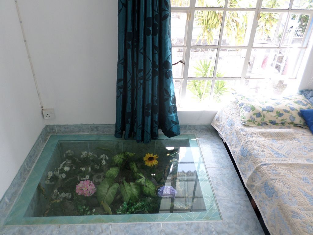 1 chambre, fer et planche à repasser, draps fournis