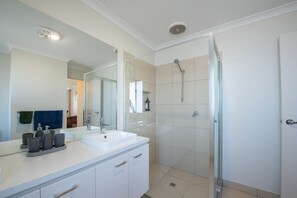 Combined shower/tub, hair dryer, towels, soap