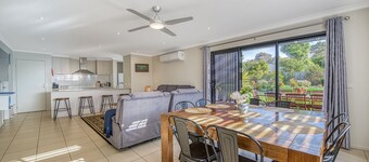 Seabreeze Haven - Wifi, Netflix, family and pet friendly beach house