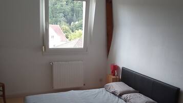 2 habitaciones, cuna de viaje, wifi gratis y ropa de cama