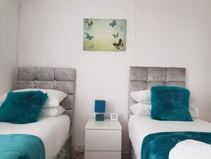 2 habitaciones, tabla de planchar con plancha y wifi gratis 