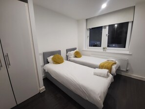 2 habitaciones, tabla de planchar con plancha y wifi gratis 