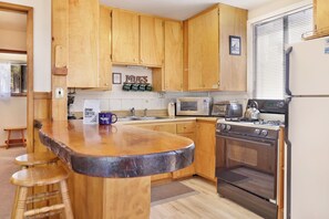 منزل - عدة أسرّة - بمدفأة - منظر للجبل (265) | مطبخ خاص | ماكينة لصنع القهوة/الشاي