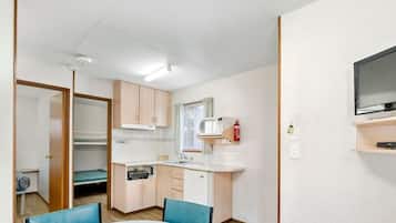 Cabin | Private kitchenette | Microwave, stovetop, electric kettle, toaster