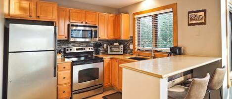 Refrigerador, microondas, horno, placa de cocina