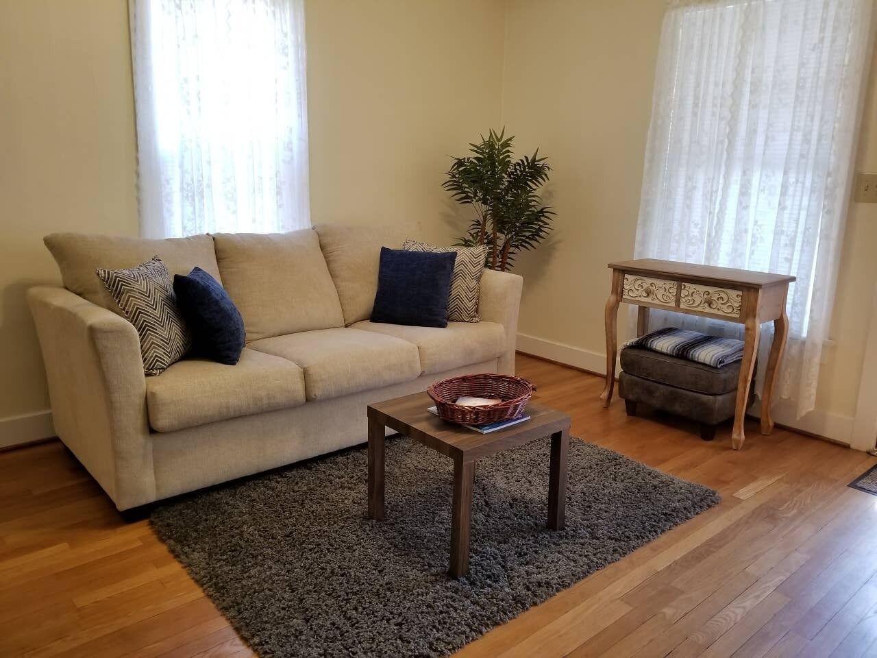 Simple & Clean - PRIVATE DOWNTOWN COTTAGE - Easy to K-State & Mall 
