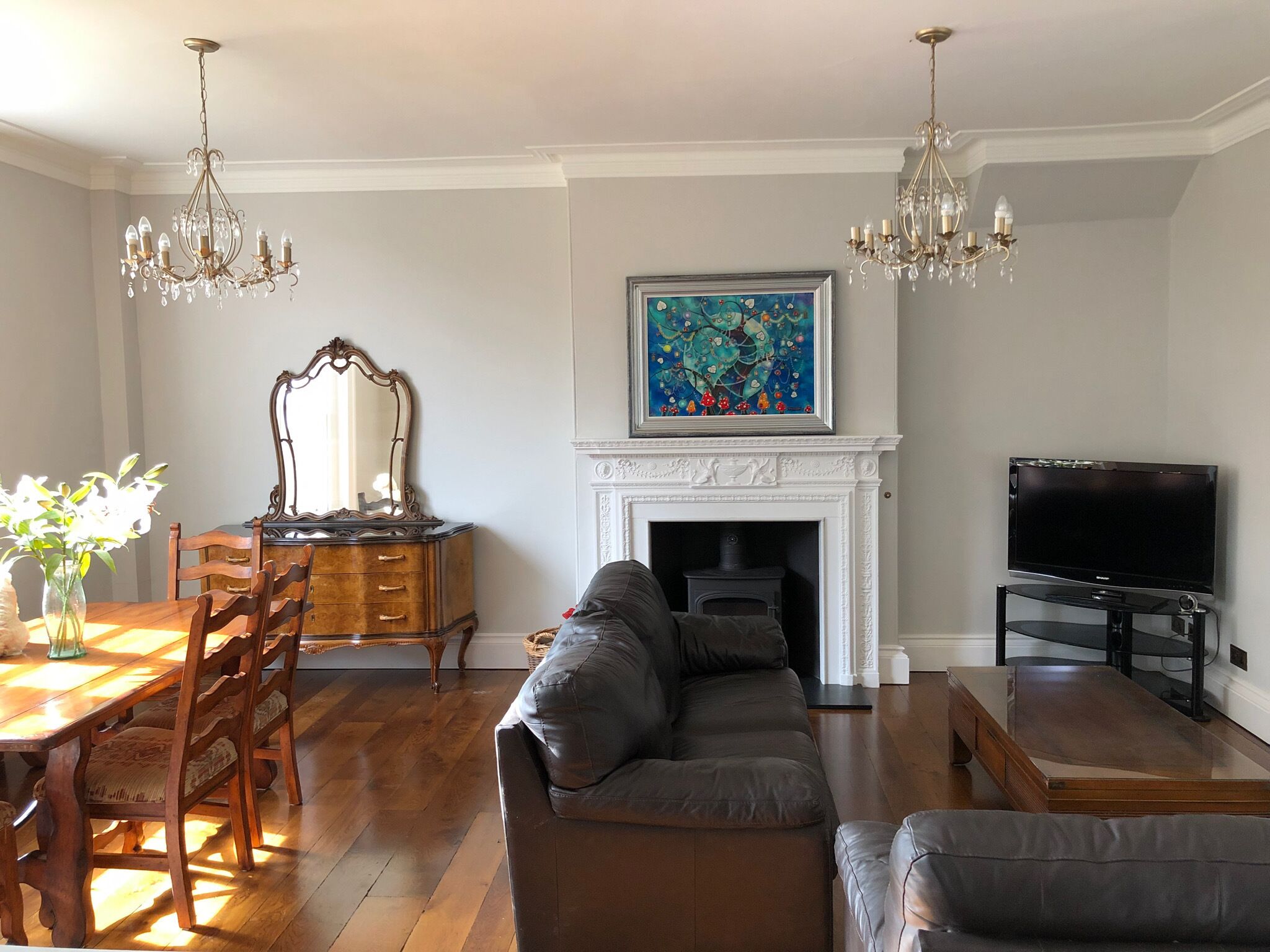 Smart TV, chimenea, videoteca y oficina 