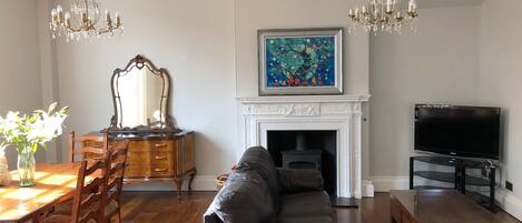 Smart TV, fireplace, video library, offices