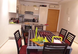 Réfrigérateur, four, plaque de cuisson