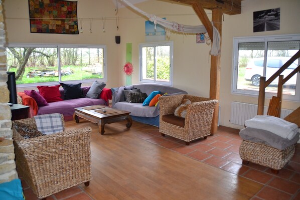 تلفزيون، مدفأة، تنس طاولة