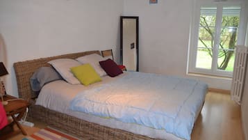 6 bedrooms, iron/ironing board, travel cot, free WiFi