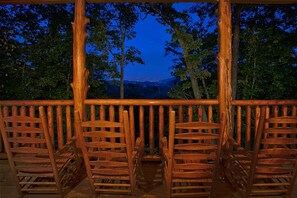 Property grounds - Luxury 6 Bedroom Cabin with Theater Room, Game Room & Amazing Views-Sleeps 19 (Sevierville)