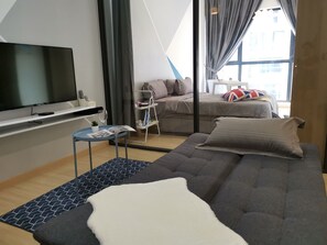 1 bedroom, iron/ironing board, WiFi, bed sheets - dsara sentral new design mrt station 5pax (Kampung Baru Sungai Buloh)