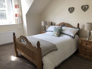 3 bedrooms, iron/ironing board, WiFi, bed sheets - Spacious Victorian home with many original details. (Stirling)